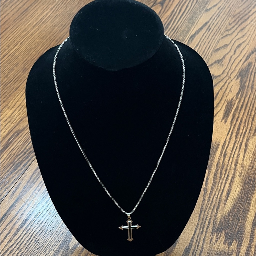 Elegant Silver Cross Pendant Necklace